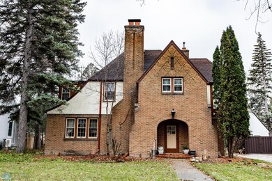 1521 8th St S, Fargo, ND 58103 - photo 2