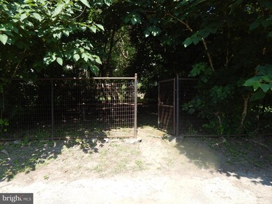 243 N Washington St, Berkeley Springs, WV 25411 - photo 3