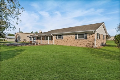 1311 Oak St, Anahuac, TX 77514 - photo 6