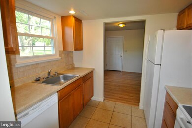 211 Poplar Ave, Glen Burnie, MD 21061 - photo 4