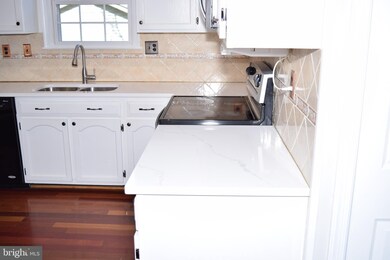 6201 Wilmington Dr, Burke, VA 22015 - photo 2