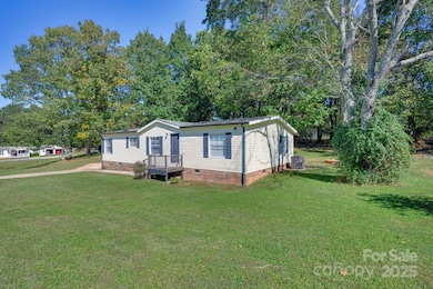 3464 Rock Creek Dr, Newton, NC 28658 - photo 2