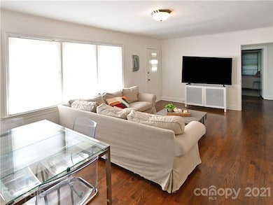 681 N Bost St, Statesville, NC 28677 - photo 2