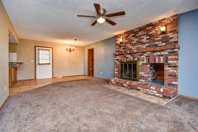 202 W Oak St-2
