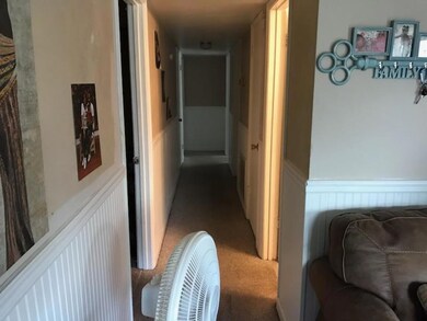 622 Elm A Hallway