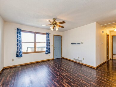 903 E Hackley Ave, Des Moines, IA 50315 - photo 2
