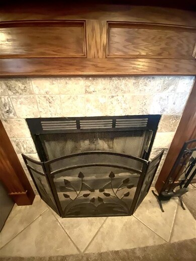 320 N Mountain Meadow Dr, Cache, OK 73527 - photo 5