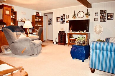 The living room measures 22x17.