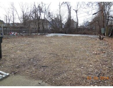 135 Pendleton Ave, Springfield, MA 01109 - photo 4