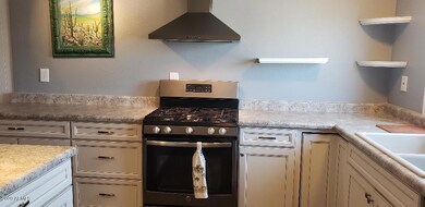 811 Lan kitchen