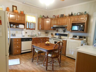 007 Kitchen