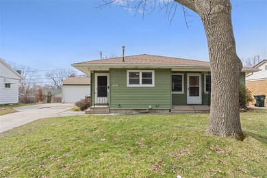 4738 Danbury St NE, Cedar Rapids, IA 52402 - photo 2