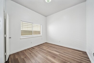 10527 Quiet Villas Ln, Houston, TX 77075 - photo 7