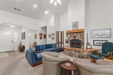 127 NW Dover Dr, Grants Pass, OR 97526 - photo 7