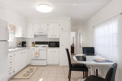 Kitchen & Dining Area