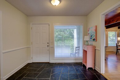 103 Bradley Pines Dr-large-004-2-49 50 5