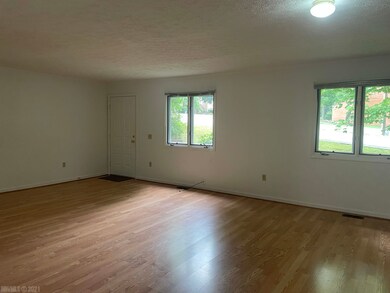 419 New Kent Rd, Blacksburg, VA 24060 - photo 3