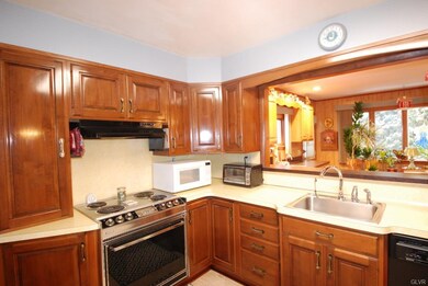 837 Flexer Ave, Allentown, PA 18103 - photo 5