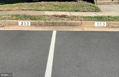 3350 Oakshade Ct, Fairfax, VA 22033 - photo 3