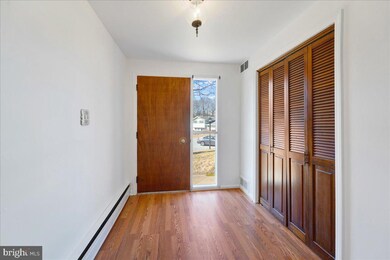 8 Woodbury Ct, Wilmington, DE 19805 - photo 4