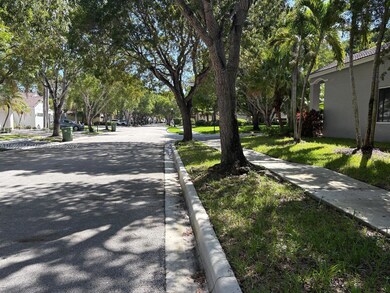 4304 Beechwood Cir, Weston, FL 33331 - photo 6