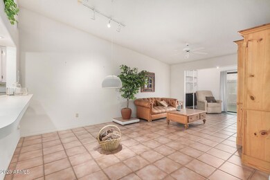 LARGE GREAT ROOM/TABLE AREA