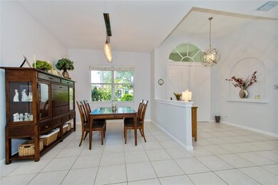 Entry & dining room area