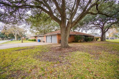 1714 Mahlmann St, Rosenberg, TX 77471 - photo 3