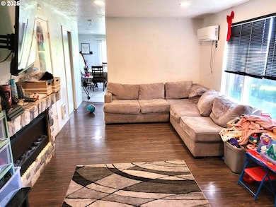 729 NW Evans St, Sheridan, OR 97378 - photo 2