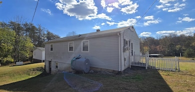 2001 Mapleton Dr, Callands, VA 24530 - photo 4