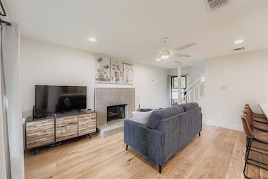 12206 Tyson Cove unit B, Austin, TX 78758 - photo 3