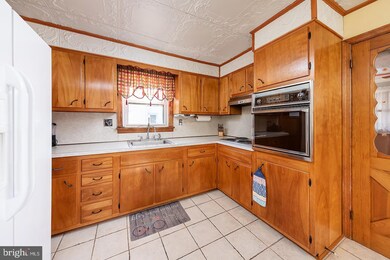 540 N Delaware St, Paulsboro, NJ 08066 - photo 4