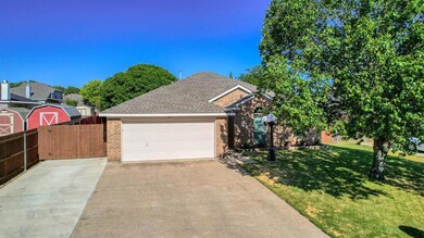 325 Beaumont Dr, Weatherford, TX 76086 - photo 2