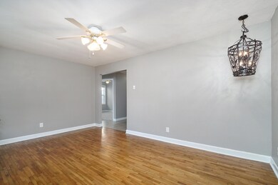 1422 E Locust St-6