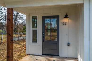 1521 S Rusk Ave, Denison, TX 75020 - photo 2