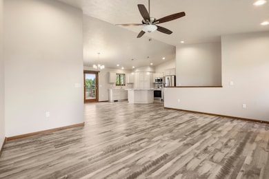 2825 Maui Dr, Mitchell, SD 57301 - photo 3