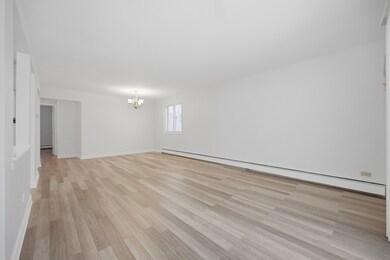 2556 Waterbury Dr unit 1905, Woodridge, IL 60517 - photo 4