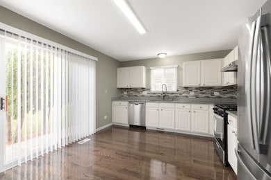 1308 Dahlgren Ln, Minooka, IL 60447 - photo 6