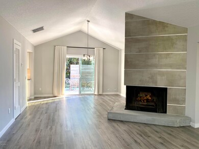 7076 Holiday Hill Ct, Jacksonville, FL 32216 - photo 7