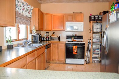 57 Sheridan Ct, Staten Island, NY 10306 - photo 2