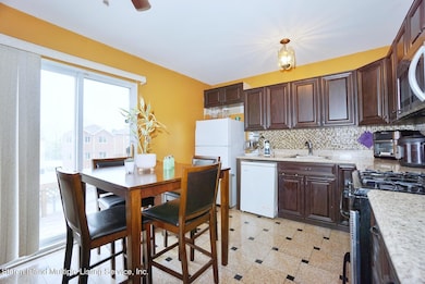 193 Skyline Dr, Staten Island, NY 10304 - photo 6