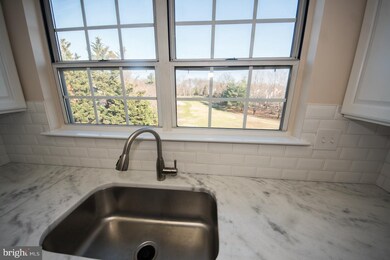 12100 Greenway Ct unit 201, Fairfax, VA 22033 - photo 4