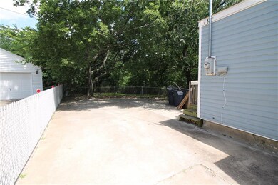 1125 N Market Ave, Shawnee, OK 74801 - photo 3