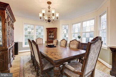 9609 Chathams Ford Dr, Vienna, VA 22182 - photo 5