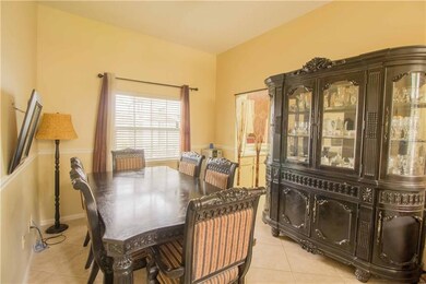 8225 Wellsmere Cir unit 1, Orlando, FL 32835 - photo 4