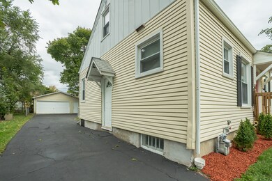 1006 W Ridgeland Ave, Waukegan, IL 60085 - photo 3