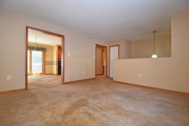 22 Sawyer St, Gardner, MA 01440 - photo 4