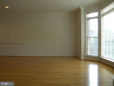 9982 Cyrandall Dr, Oakton, VA 22124 - photo 2