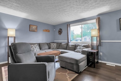 4005 Vermilion Realtor BethanyB living 3