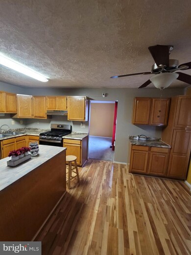 7402 Acacia Ct, Clinton, MD 20735 - photo 7